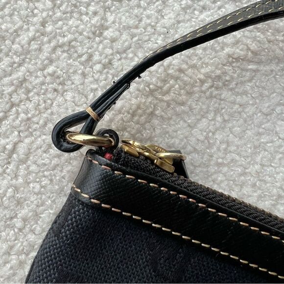 VTG Dooney & Bourke wristlet w/red interior 8” x 4.5” EUC - Picture 9 of 14